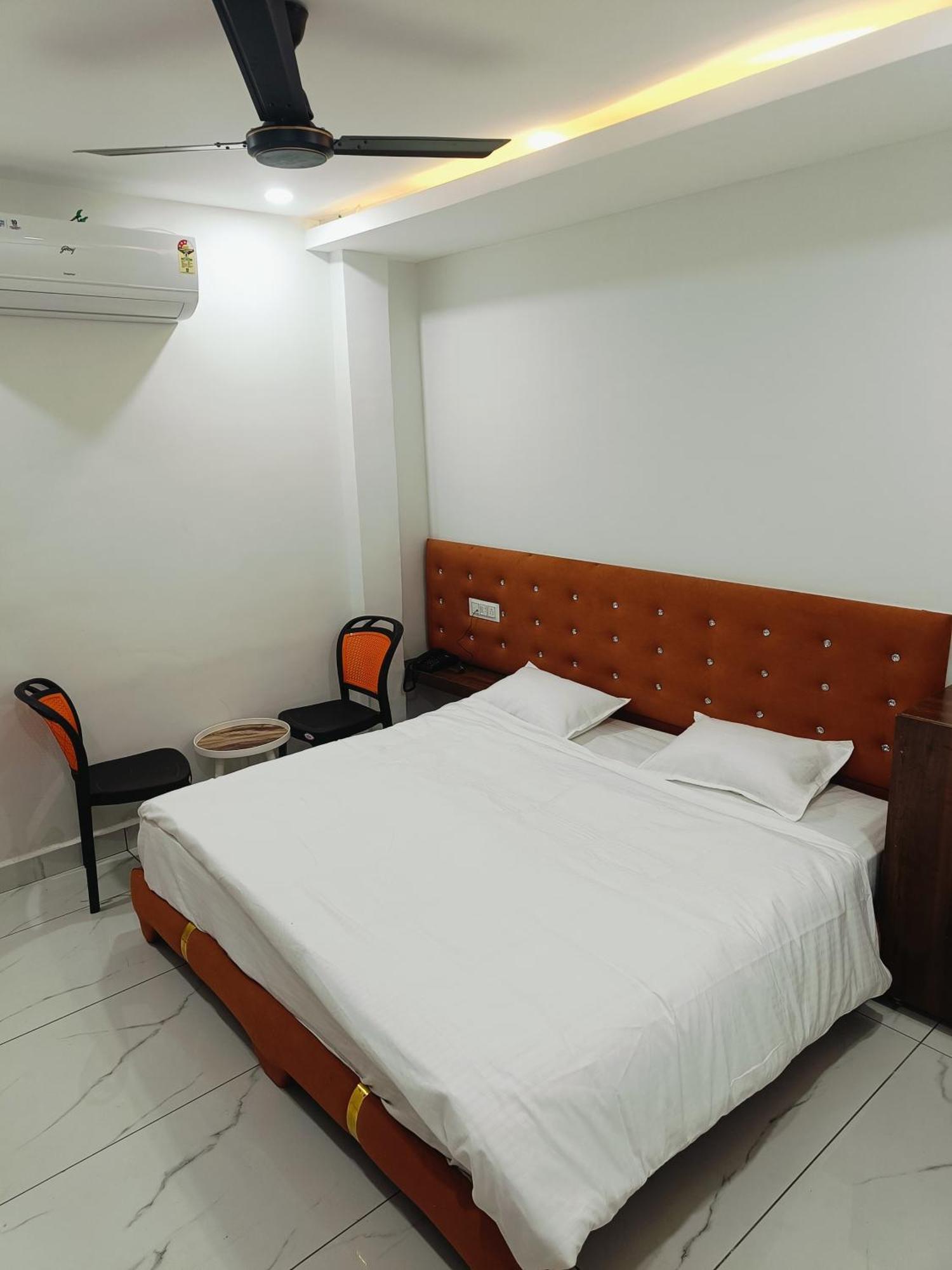 Hotel Shree Kedar Palace Удджайн Екстер'єр фото